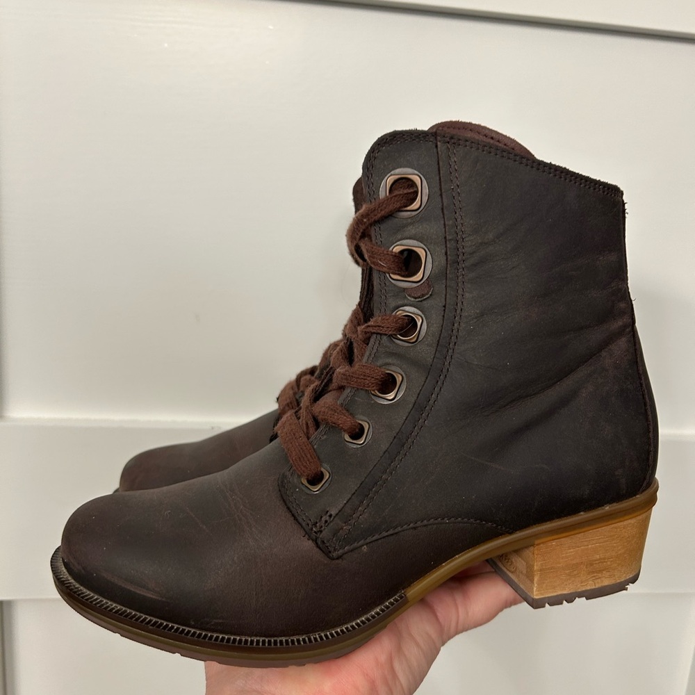 Chaco Cataluna Mid Lace Up Waterproof Leather Boots Booties Mahogany Brown Sz 6